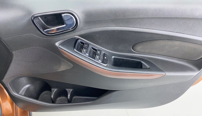 2018 Ford FREESTYLE TITANIUM 1.2 TI-VCT MT, Petrol, Manual, 51,338 km, Driver Side Door Panels Control