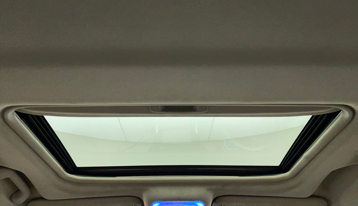 2018 Mahindra XUV500 W11, Diesel, Manual, 28,177 km, Moonroof/ Sunroof