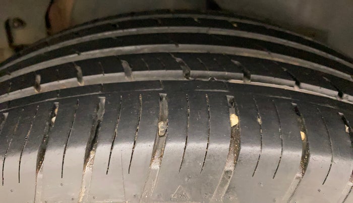 2018 Mahindra XUV500 W11, Diesel, Manual, 28,177 km, Right Rear Tyre Tread