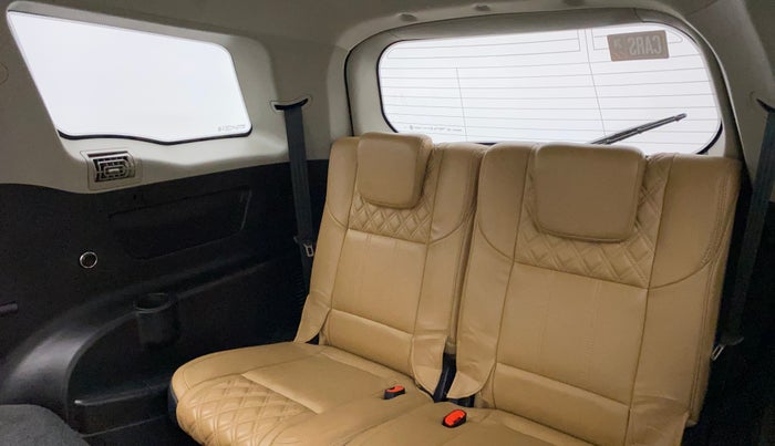 2018 Mahindra XUV500 W11, Diesel, Manual, 28,177 km, Third Seat Row ( optional )
