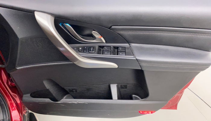 2018 Mahindra XUV500 W11, Diesel, Manual, 28,177 km, Driver Side Door Panels Control