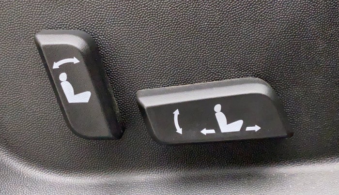2018 Mahindra XUV500 W11, Diesel, Manual, 28,177 km, Driver Side Adjustment Panel