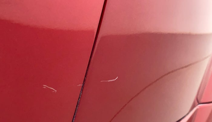 2018 Mahindra XUV500 W11, Diesel, Manual, 28,177 km, Right quarter panel - Minor scratches