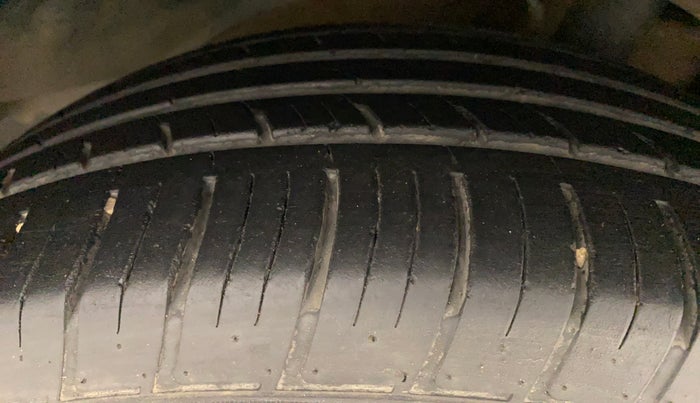 2018 Mahindra XUV500 W11, Diesel, Manual, 28,177 km, Right Front Tyre Tread