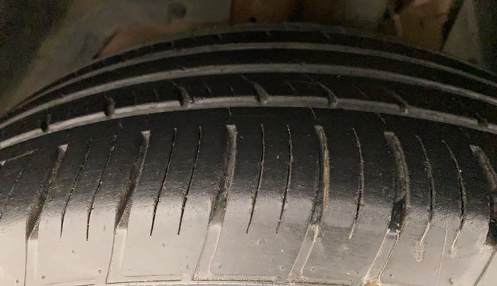 2018 Mahindra XUV500 W11, Diesel, Manual, 28,177 km, Left Front Tyre Tread