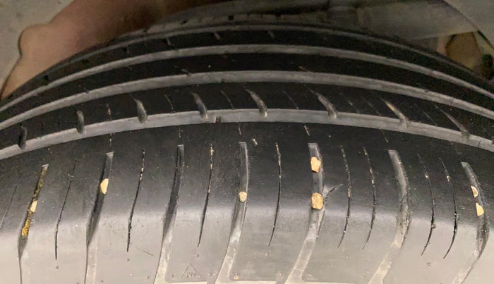 2018 Mahindra XUV500 W11, Diesel, Manual, 28,177 km, Left Rear Tyre Tread