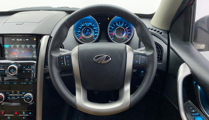 2018 Mahindra XUV500 W11, Diesel, Manual, 28,177 km, Steering Wheel Close Up