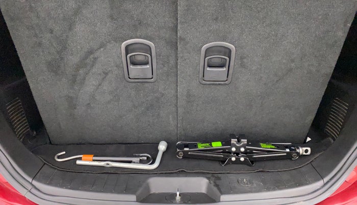 2018 Mahindra XUV500 W11, Diesel, Manual, 28,177 km, Boot Inside
