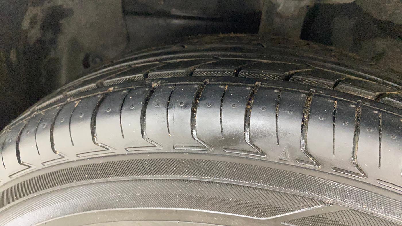 2018 Hyundai NEW SANTRO SPORTZ CNG, CNG, Manual, 54,174 km, Left Front Tyre Tread