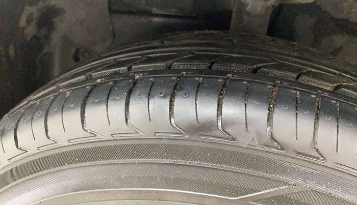 2018 Hyundai NEW SANTRO SPORTZ CNG, CNG, Manual, 54,174 km, Left Front Tyre Tread