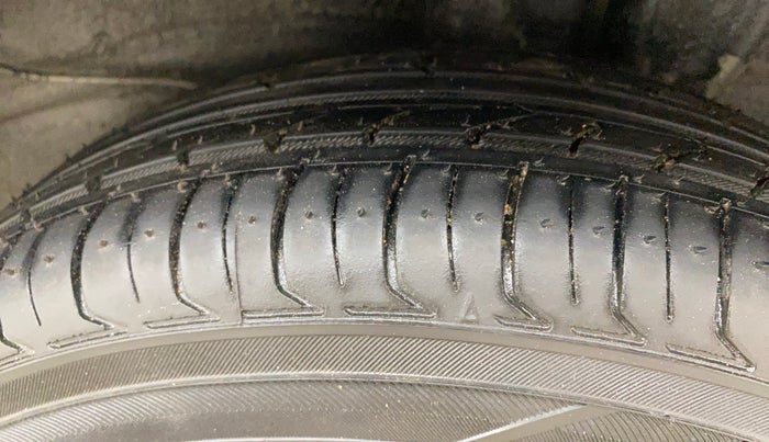 2018 Hyundai NEW SANTRO SPORTZ CNG, CNG, Manual, 54,174 km, Left Rear Tyre Tread