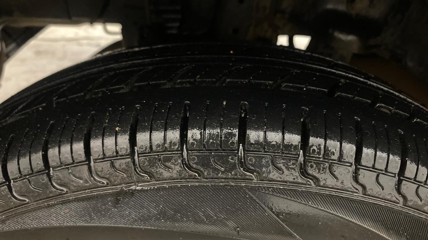 2016 Hyundai Eon ERA +, Petrol, Manual, 91,889 km, Right Rear Tyre Tread