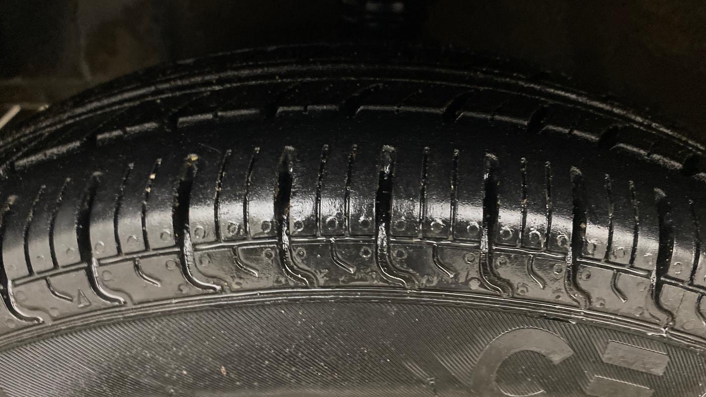2016 Hyundai Eon ERA +, Petrol, Manual, 91,889 km, Left Front Tyre Tread