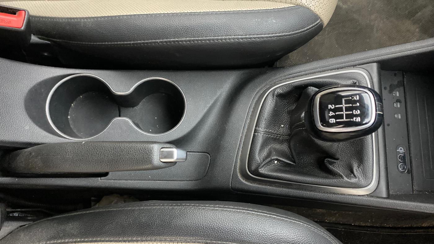 2019 Hyundai Verna 1.6 VTVT SX O, Petrol, Manual, 65,467 km, Gear Lever