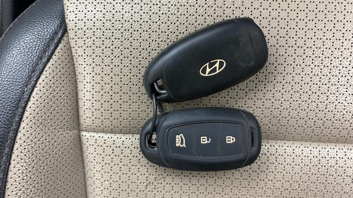 2019 Hyundai Verna 1.6 VTVT SX O, Petrol, Manual, 65,467 km, Key Close Up