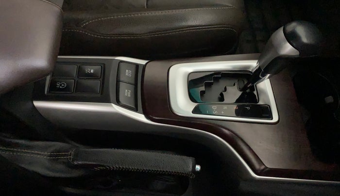 2018 Toyota Fortuner 2.8 4X2 AT, Diesel, Automatic, 52,828 km, Gear Lever