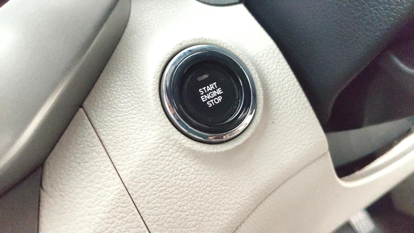 2021 Mahindra XUV300 W8 1.2 PETROL, Petrol, Manual, 53,989 km, Keyless Start/ Stop Button