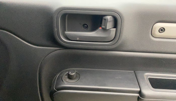 2023 Mahindra Thar LX P 2WD AT HT, Petrol, Automatic, 14,561 km, Driver Side Door Panels Control