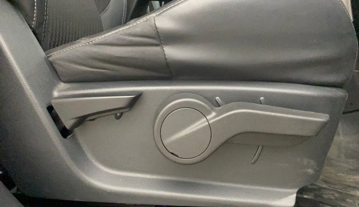 2023 Mahindra Thar LX P 2WD AT HT, Petrol, Automatic, 14,561 km, Driver Side Adjustment Panel