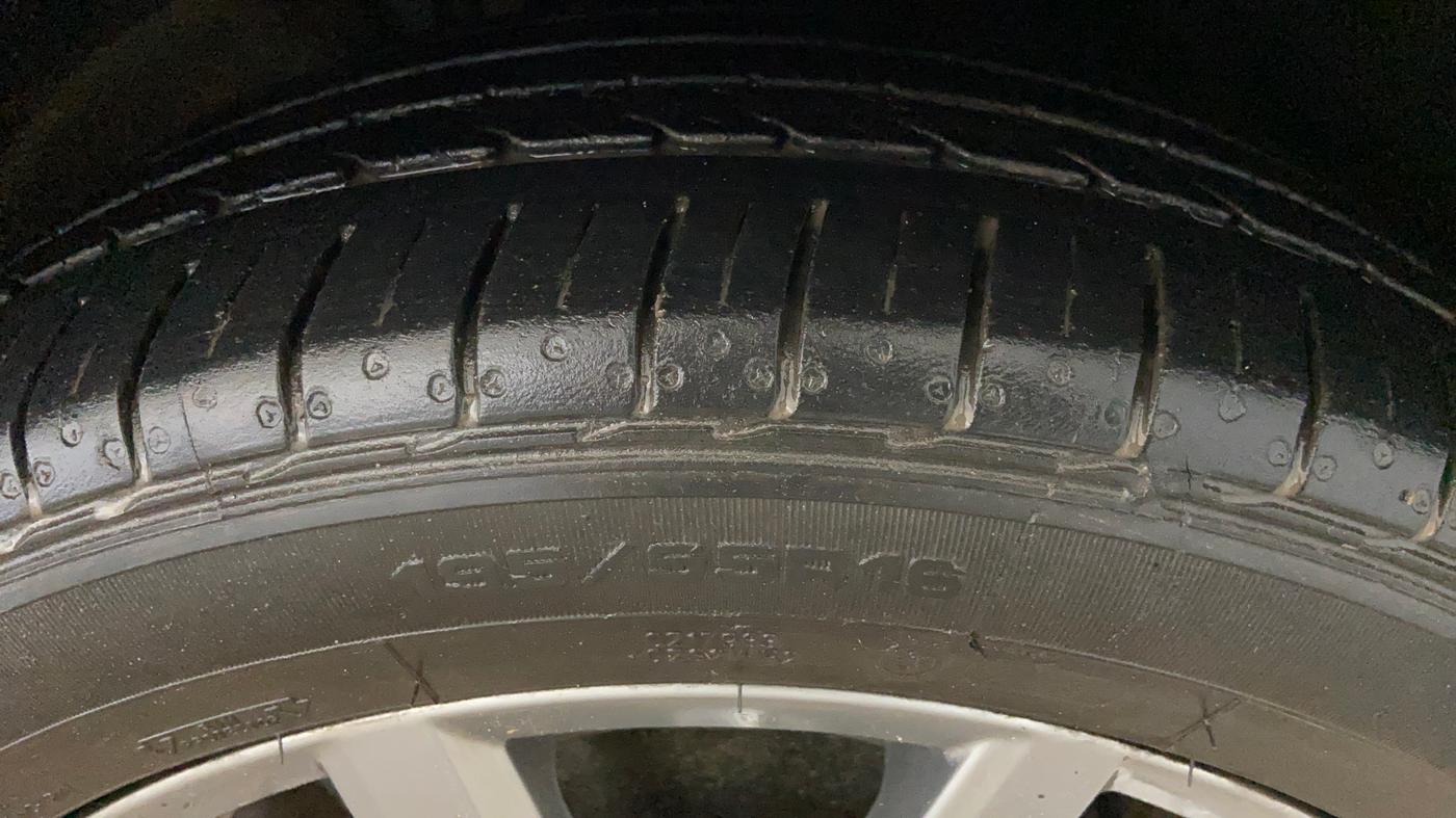 2021 Volkswagen Vento HIGHLINE PLUS 1.0L TSI AT, Petrol, Automatic, 68,261 km, Right Front Tyre Tread