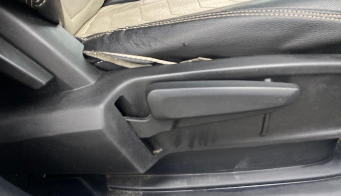 2022 Tata ALTROZ XZ PETROL, Petrol, Manual, 42,232 km, Driver Side Adjustment Panel