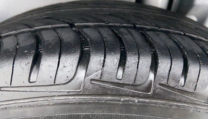 2017 Maruti Ertiga ZDI PLUS SHVS, Diesel, Manual, 83,971 km, Left Rear Tyre Tread