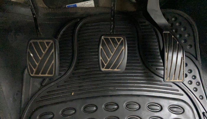 2017 Maruti Ertiga ZDI PLUS SHVS, Diesel, Manual, 83,971 km, Pedals