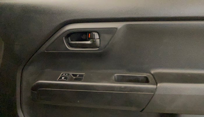 2020 Maruti New Wagon-R LXI CNG 1.0, CNG, Manual, 48,321 km, Driver Side Door Panels Control