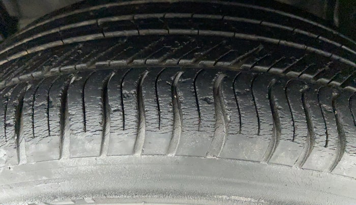 2016 Honda Jazz 1.2 V MT, Petrol, Manual, 40,012 km, Left Front Tyre Tread