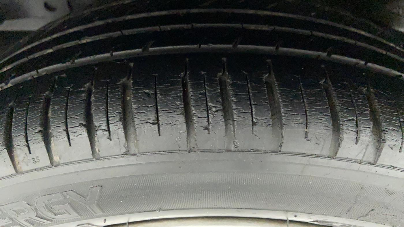 2016 Honda Jazz 1.2 V MT, Petrol, Manual, 40,012 km, Right Rear Tyre Tread