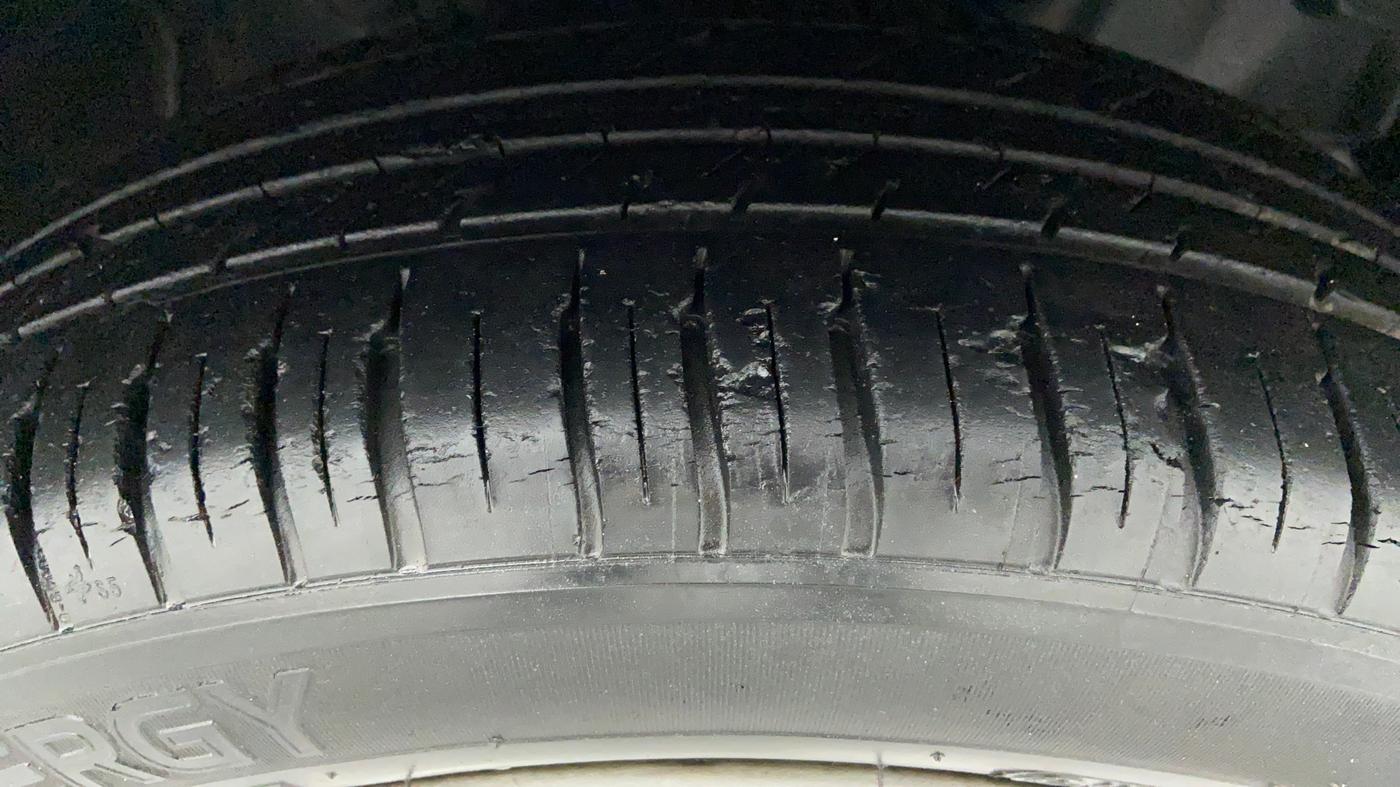 2016 Honda Jazz 1.2 V MT, Petrol, Manual, 40,012 km, Right Front Tyre Tread