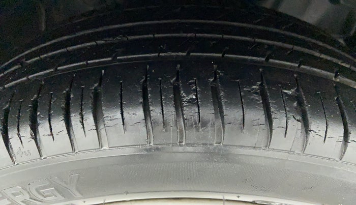 2016 Honda Jazz 1.2 V MT, Petrol, Manual, 40,012 km, Right Front Tyre Tread