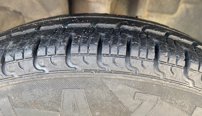 2018 Renault Kwid RXT 1.0 (O), Petrol, Manual, 27,015 km, Right Front Tyre Tread