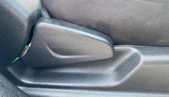 2018 Renault Kwid RXT 1.0 (O), Petrol, Manual, 27,015 km, Driver Side Adjustment Panel