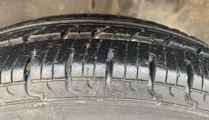 2018 Renault Kwid RXT 1.0 (O), Petrol, Manual, 27,015 km, Left Rear Tyre Tread