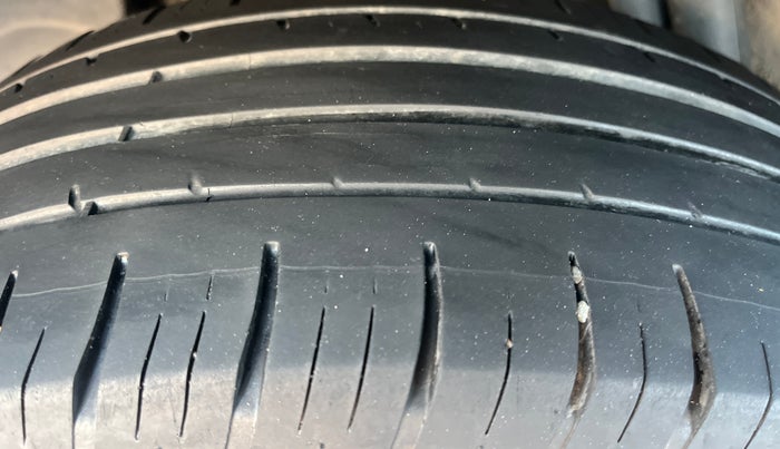 2021 Renault Duster RXZ 1.5 PETROL MT, Petrol, Manual, 75,397 km, Right Rear Tyre Tread