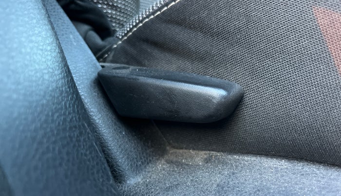 2021 Renault Duster RXZ 1.5 PETROL MT, Petrol, Manual, 75,397 km, Driver Side Adjustment Panel