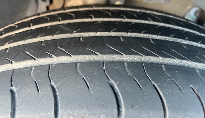 2021 Renault Duster RXZ 1.5 PETROL MT, Petrol, Manual, 75,397 km, Right Front Tyre Tread