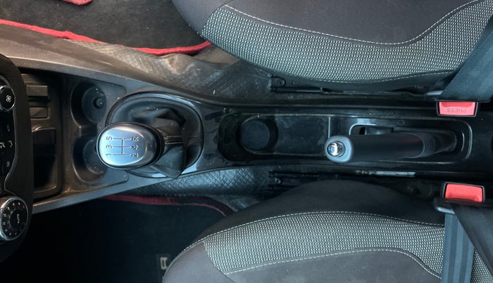 2021 Renault Duster RXZ 1.5 PETROL MT, Petrol, Manual, 75,397 km, Gear Lever