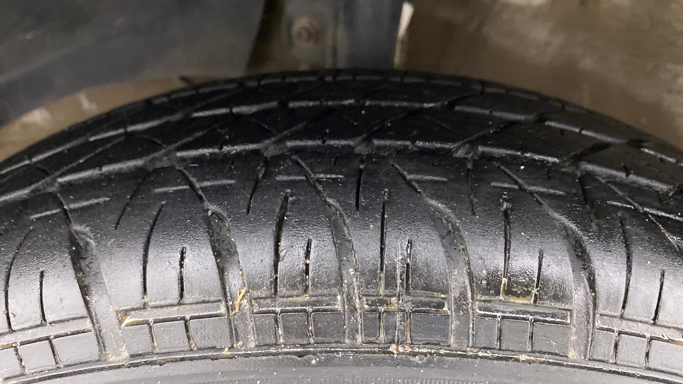 2020 Maruti Dzire VXI, Petrol, Manual, 95,866 km, Left Front Tyre Tread