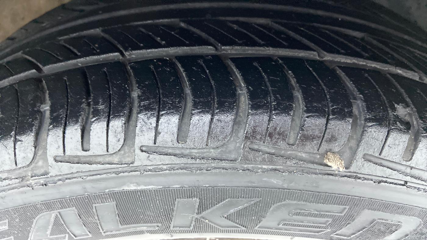 2014 Volkswagen Polo HIGHLINE1.2L PETROL, Petrol, Manual, 66,443 km, Right Front Tyre Tread