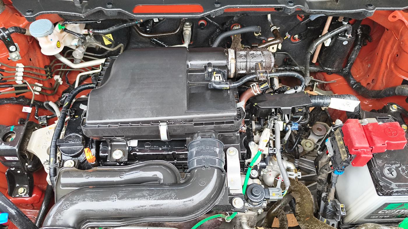 2024 Maruti BREZZA ZXI + SMART HYBRID, Petrol, Manual, 18,387 km, Engine View