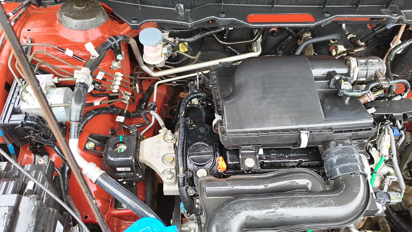 2024 Maruti BREZZA ZXI + SMART HYBRID, Petrol, Manual, 18,387 km, Engine View - Right