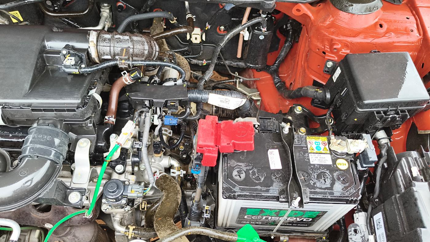 2024 Maruti BREZZA ZXI + SMART HYBRID, Petrol, Manual, 18,387 km, Engine View - Left