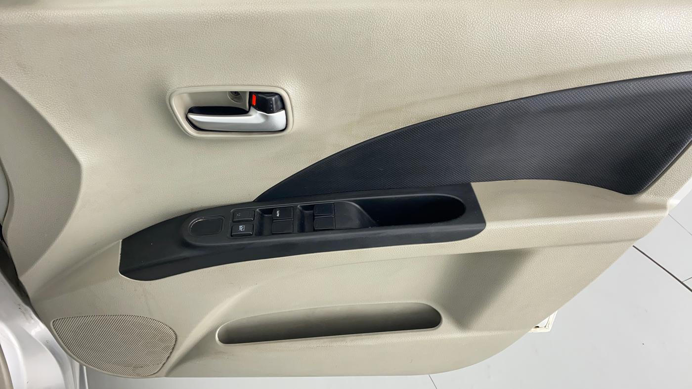 2014 Maruti Celerio VXI d, Petrol, Manual, 40,059 km, Driver Side Door Panels Control
