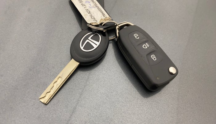 2022 Tata PUNCH ADVENTURE MT, Petrol, Manual, 45,798 km, Key Close Up