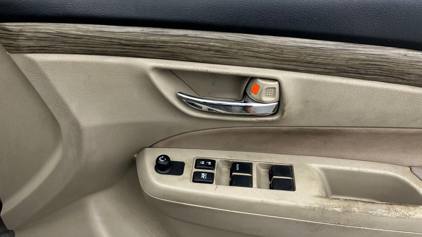 2021 Maruti Ciaz DELTA 1.5 SHVS MT PETROL, Petrol, Manual, 62,560 km, Driver Side Door Panels Control