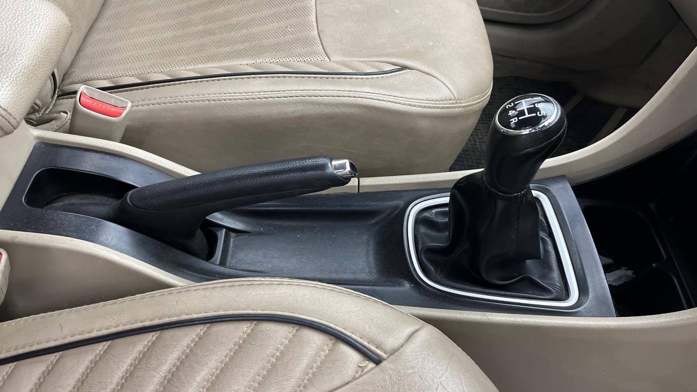 2021 Maruti Ciaz DELTA 1.5 SHVS MT PETROL, Petrol, Manual, 62,560 km, Gear Lever