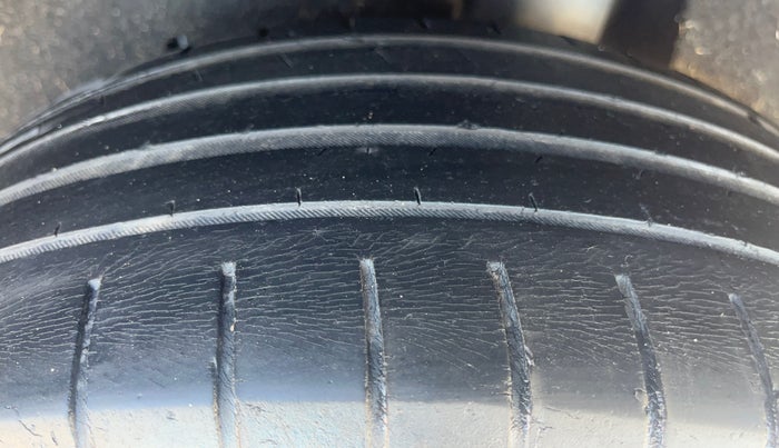 2017 Maruti Baleno ALPHA PETROL 1.2, Petrol, Manual, 71,687 km, Left Rear Tyre Tread