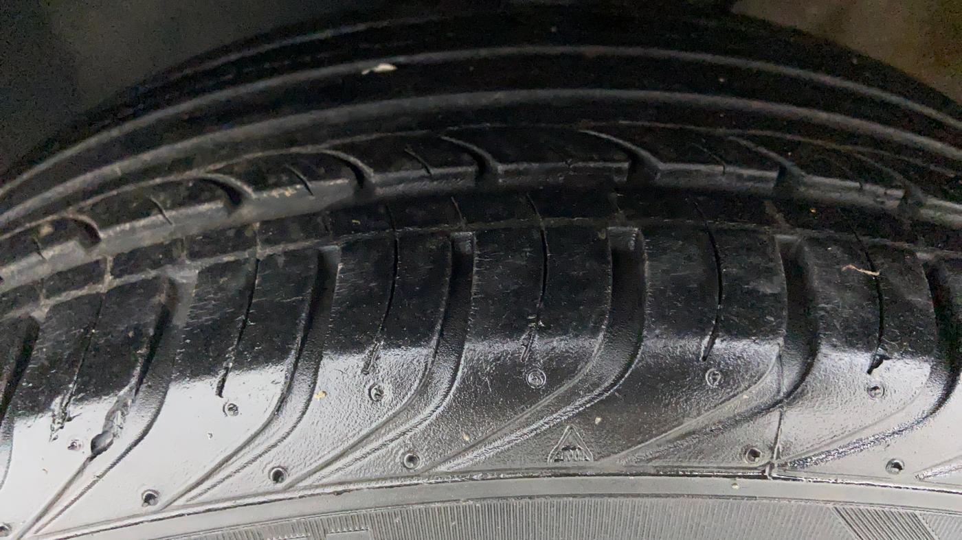 2015 Volkswagen Polo HIGHLINE1.2L PETROL, Petrol, Manual, 64,144 km, Left Front Tyre Tread